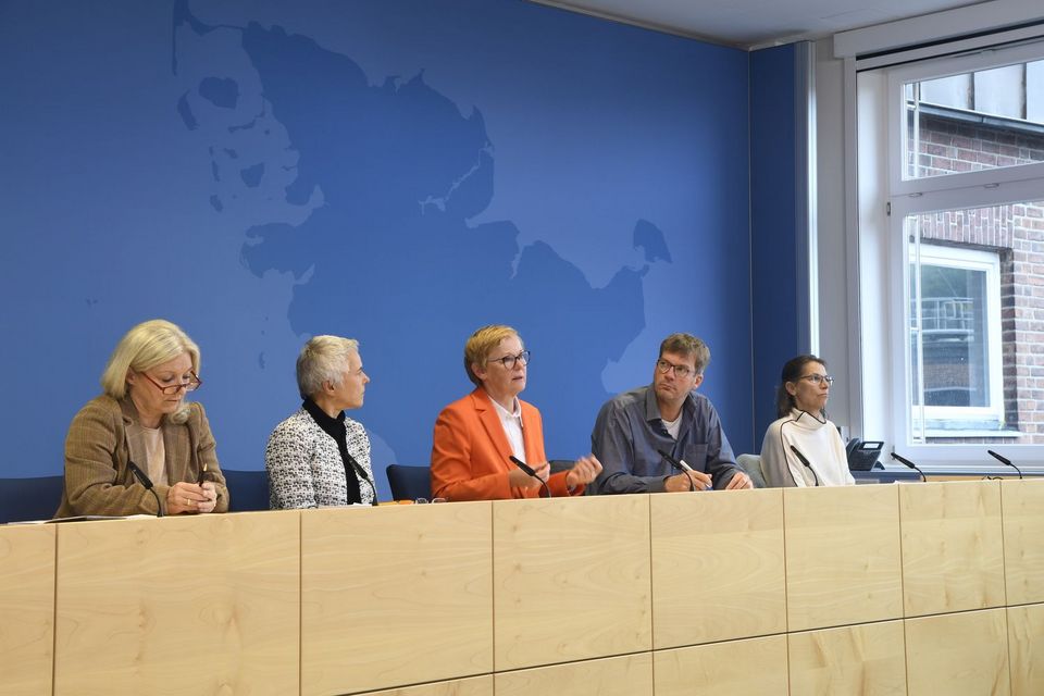 Anke Homann, Vorsitzende des LandesFrauenRates Schleswig-Holstein e.V., Anette Langner, Sprecherin des Forums Pflegegesellschaft e.V. und Vorständin des DRK-Landesverband Schleswig-Holstein e.V., Nicole Knudsen, Projektleiterin von wir pflegen SH e.V.